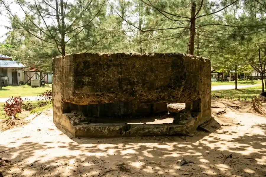 bunker di pantai manggar