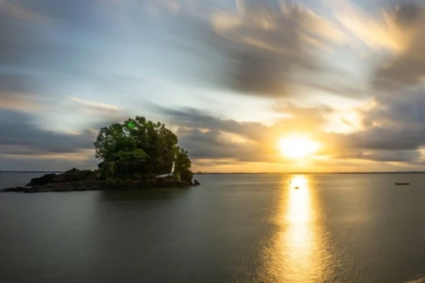 sunset di pantai melawai